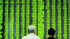 创业板指跌近6% 两市逾200股跌停