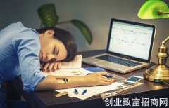总熬夜损伤牙齿