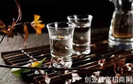 诺贝尔奖得主加盟，资本大鳄入局：“天价白酒