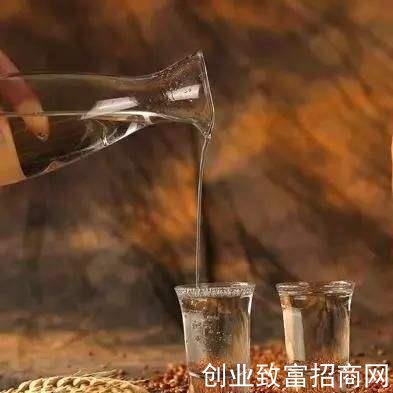 酒问丨揭秘白酒"固态发酵"与"液态发酵" 究竟有啥区别？